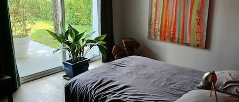 3 habitaciones, tabla de planchar con plancha, wifi y ropa de cama