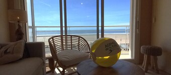 Stunning Sea View 2-Bed Apt with Balcony, WiFi & Modern Amenities