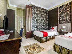 Habitación Deluxe con 2 camas individuales | Escritorio, espacio para trabajar con laptop y cortinas blackout
