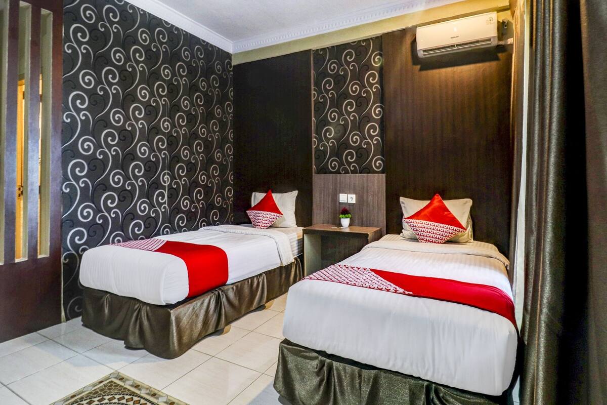 Habitación Deluxe con 2 camas individuales | Escritorio, espacio para trabajar con laptop y cortinas blackout