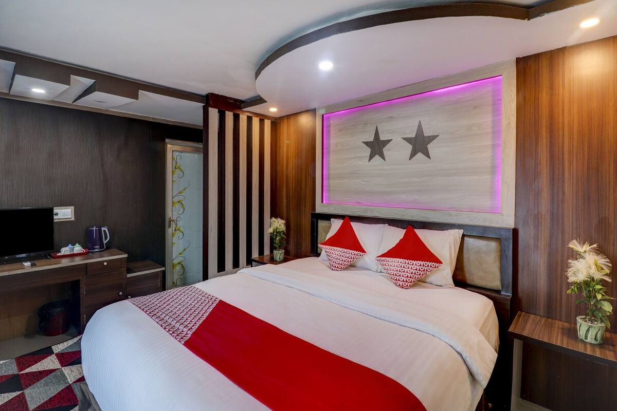 Suite Deluxe | Escritorio, espacio para trabajar con laptop y cortinas blackout