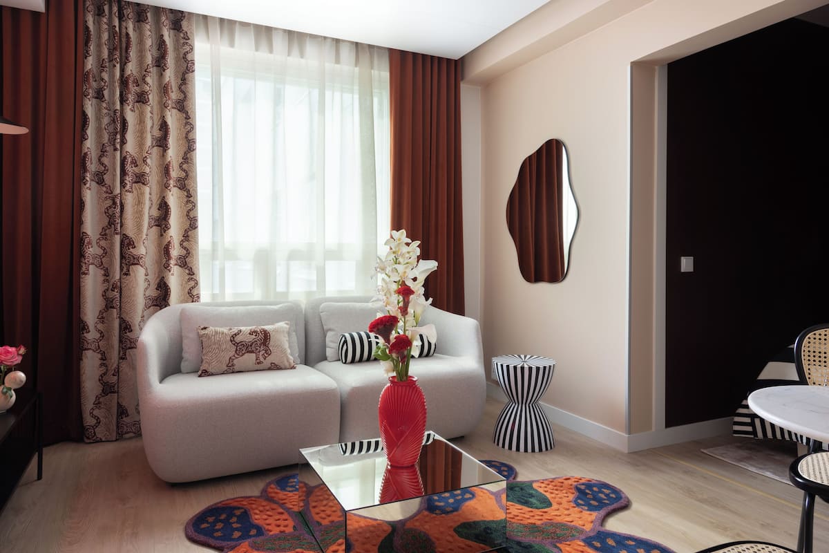 A modern living room with a sofa, a glass coffee table, and a decorative vase.