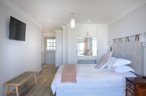 Egyptian cotton sheets, premium bedding, in-room safe - Serenity Ocean Lodge (Wilderness)