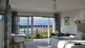 Egyptian cotton sheets, premium bedding, in-room safe