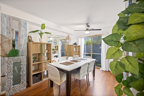Dining - Cotton Tree Tranquil Gem 2 Bedroom Central Townhouse (Sunshine Coast)