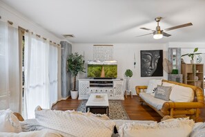 Smart TV - Cotton Tree Tranquil Gem 2 Bedroom Central Townhouse (Sunshine Coast)