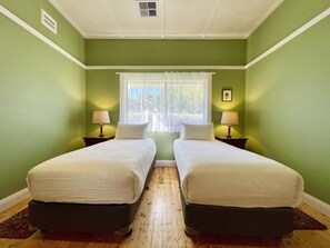 3 soverom, strykejern/-brett, reiseseng for barn og wi-fi (inkludert)