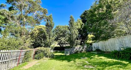 Jasmine Cottage - Art-Deco Cottage, 2 Bedroom, Climate-Control, BBQ, Accessible