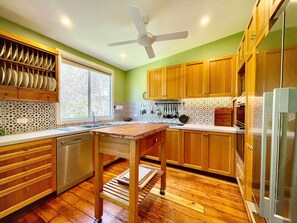Fridge, microwave, oven, stovetop - Jasmine Cottage | Art-Deco Cottage, 2 Bedroom, Climate-Control, BBQ, Accessible (Katoomba)