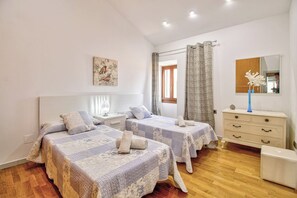 3 chambres, fer et planche à repasser, Wi-Fi gratuit, draps fournis