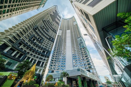 StayHere Penthouse Executive 3BR in Vibrant Makati