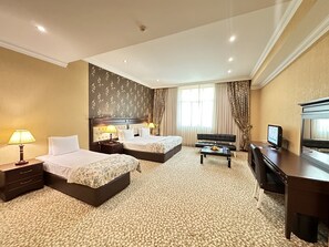 Superior Triple Room, City View | Egyptian cotton sheets, premium bedding, down comforters, pillowtop beds - Modern Hotel - Baku (Baku)