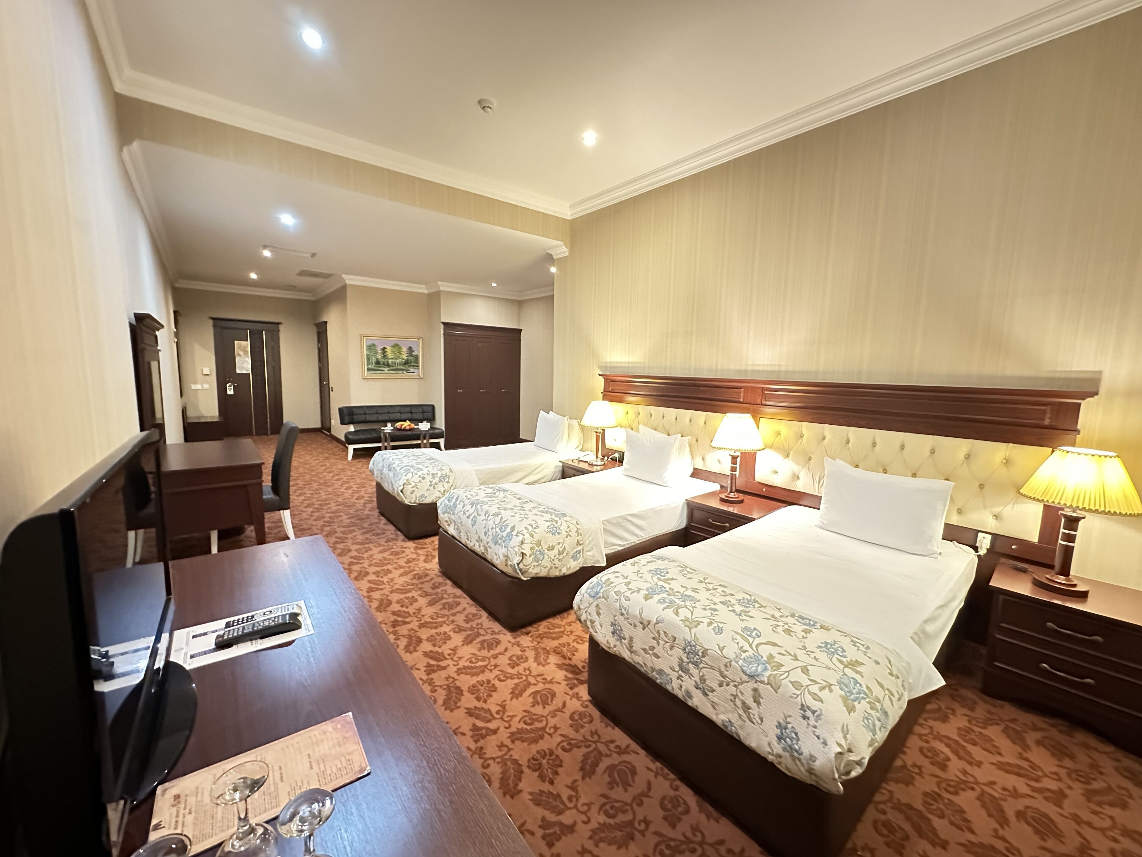 高级三人房, 城市景观 | 埃及棉床单、高档床上用品、羽绒被、加厚床垫