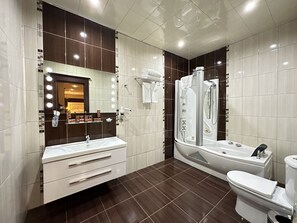 Executive Suite, Bathtub | Bathroom | Hair dryer, slippers, towels, soap - Modern Hotel - Baku (Baku)