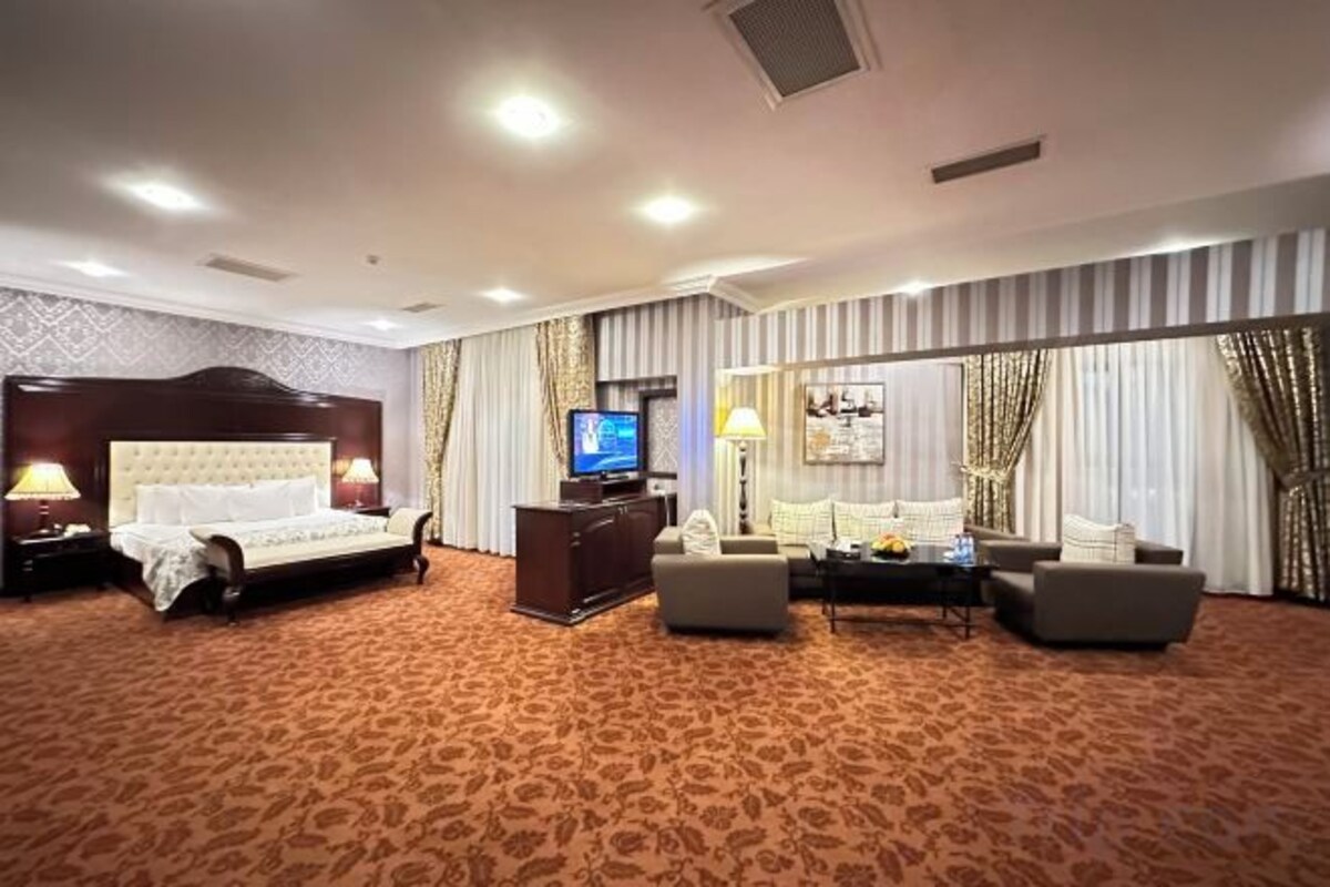 Egyptian cotton sheets, premium bedding, down comforters, pillowtop beds