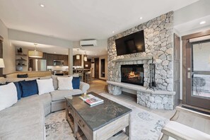TV, fireplace - The Charter at Beaver Creek B340 (Beaver Creek)