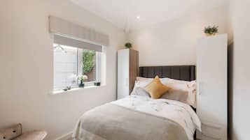 2 Schlafzimmer, Schreibtisch, BĂŒgeleisen/BĂŒgelbrett, Reisekinderbett
