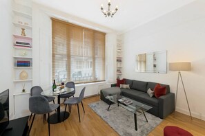 TV - 4CG · Notting Hill Luxe Apartment (Greater London)