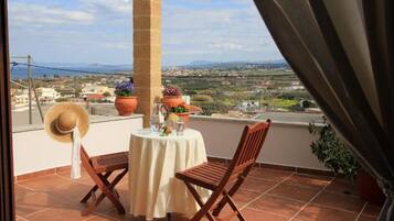 Traditional Villa | Terrace/patio