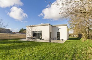 Exterior - Sunny Modern Home with Large Terrace, Near Greenway and Village Shops (Lessay)