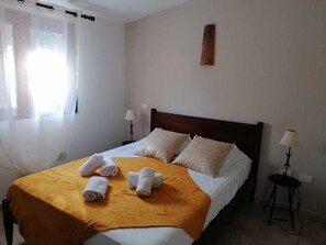 Literie de qualité supérieure, Wi-Fi gratuit, draps fournis