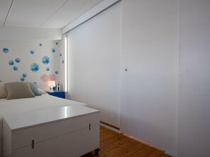 3 bedrooms, WiFi, bed sheets - Sunny Apartment in Baix a Mar, Torredembarra (Torredembarra)