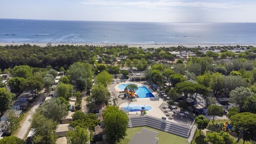 Modern mobile home close to beach Marina, 2 bedrooms 1,5 bathrooms, cosy terrace