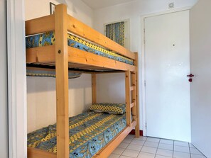 Room - Sunny Studio with Pool & Parking, 4 Guests, Le Lavandou (Le Lavandou)