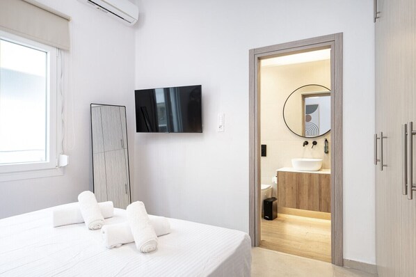 3 bedrooms, desk, iron/ironing board, free WiFi