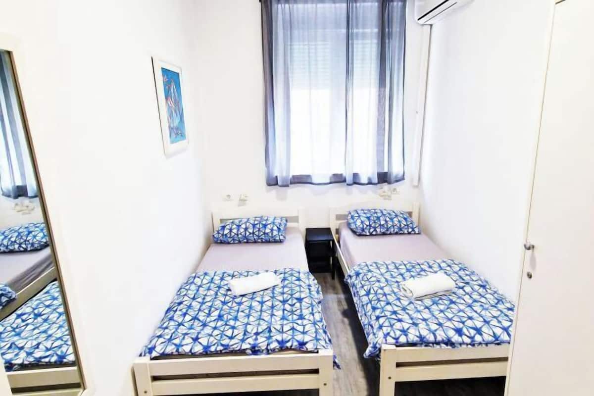 1 chambre, bureau, espace de travail pour ordinateur portable