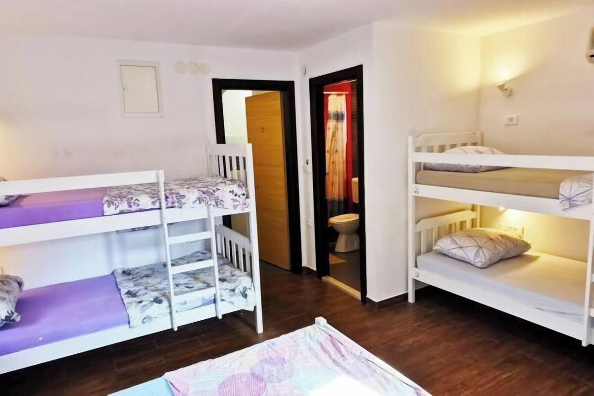 1 chambre, bureau, espace de travail pour ordinateur portable