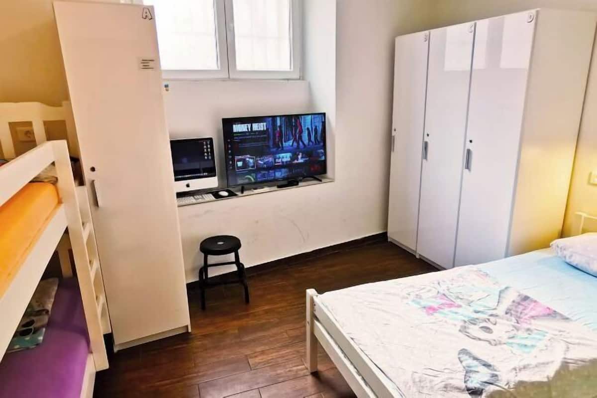 1 chambre, bureau, espace de travail pour ordinateur portable
