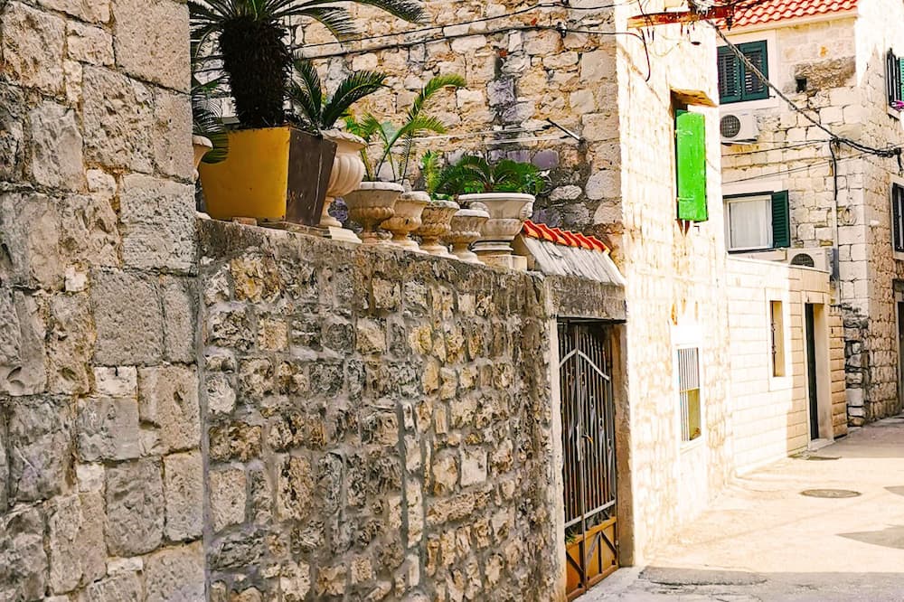 Croparadise Hostel