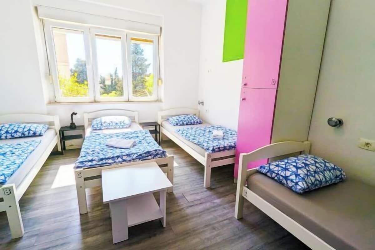 1 chambre, bureau, espace de travail pour ordinateur portable