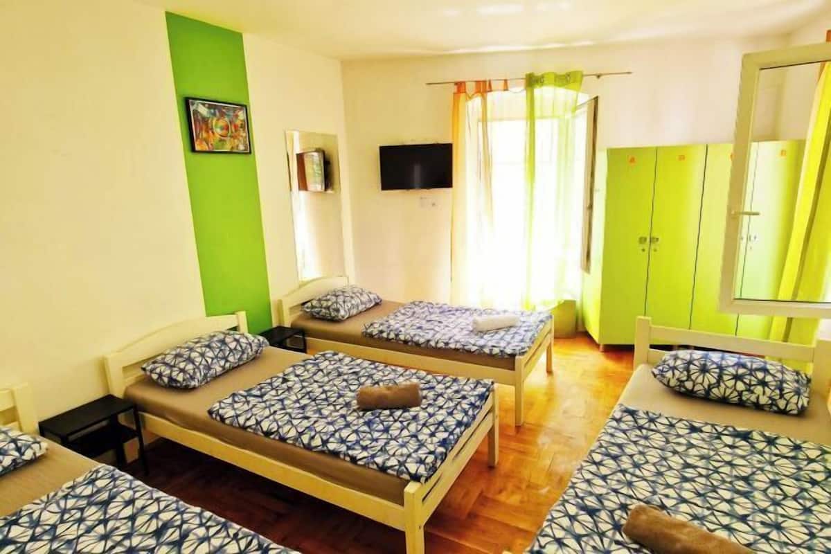 1 chambre, bureau, espace de travail pour ordinateur portable