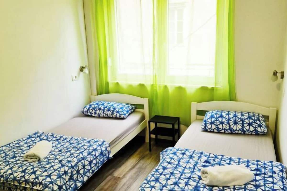 1 chambre, bureau, espace de travail pour ordinateur portable