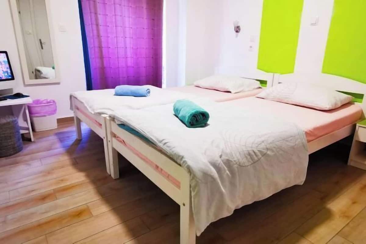 1 chambre, bureau, espace de travail pour ordinateur portable
