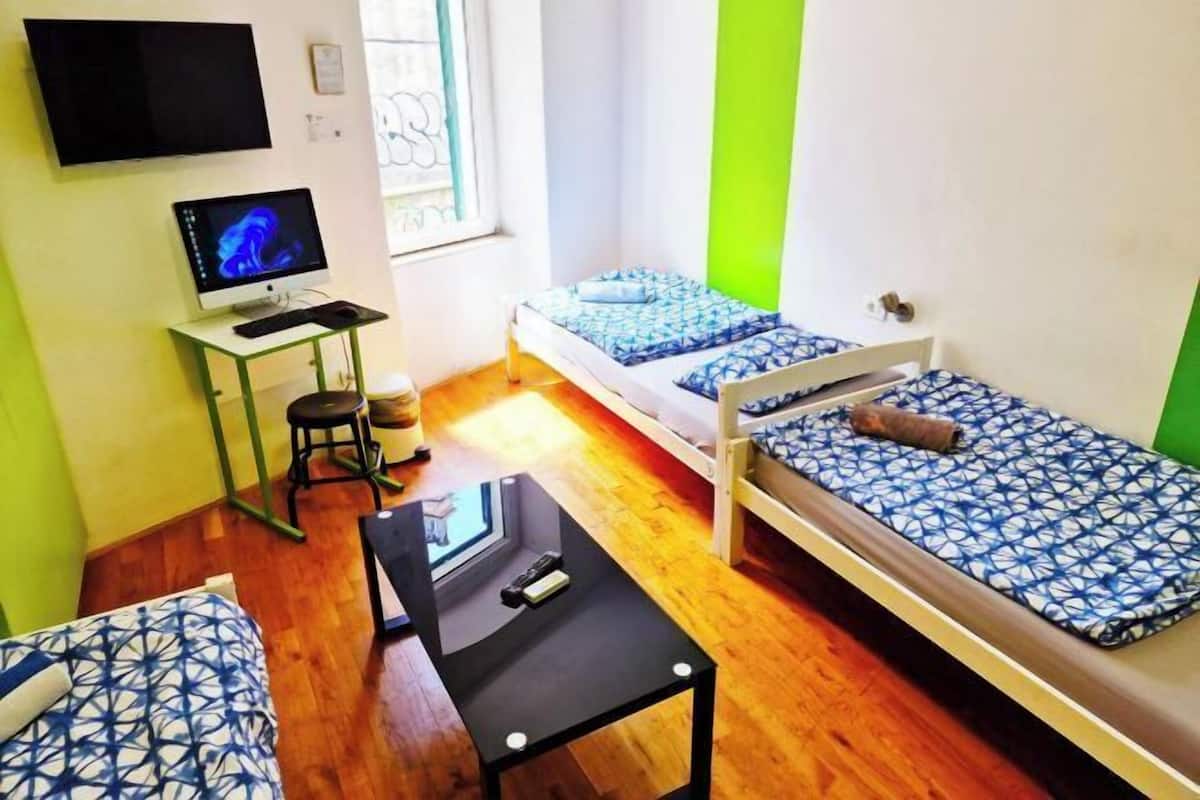 1 chambre, bureau, espace de travail pour ordinateur portable