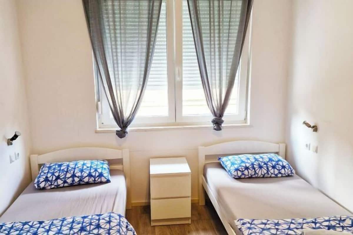 1 chambre, bureau, espace de travail pour ordinateur portable