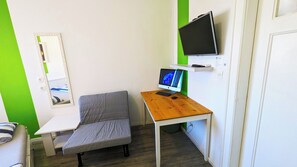 Dubbelrum - 1 dubbelsäng - icke-rökare - privat badrum | Skrivbord, arbetsyta för laptop, gratis wi-fi och sängkläder