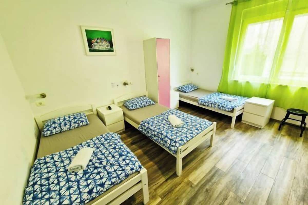 1 chambre, bureau, espace de travail pour ordinateur portable