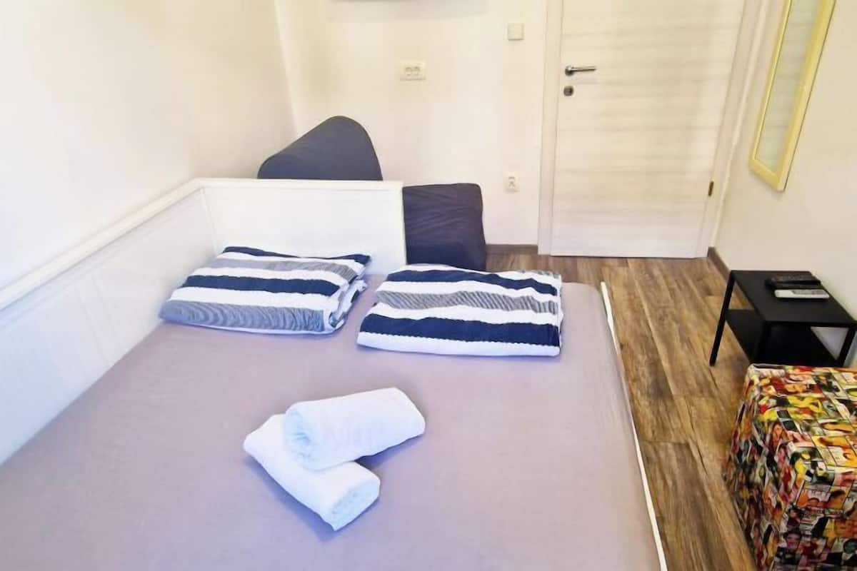 1 chambre, bureau, espace de travail pour ordinateur portable