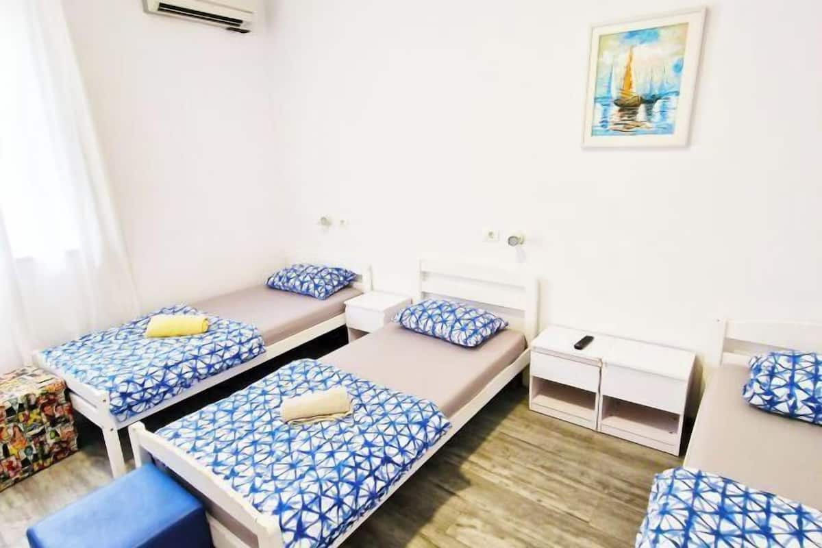 1 chambre, bureau, espace de travail pour ordinateur portable