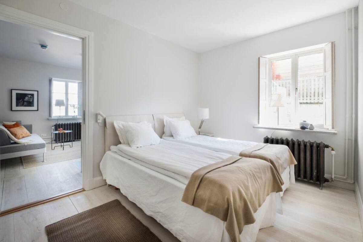 Elite Apartment | Travel crib, WiFi (free), bed sheets