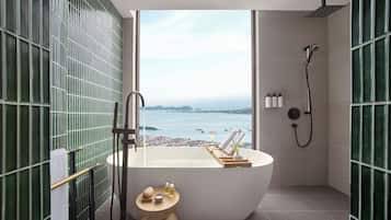 Rainfall showerhead, free toiletries, hair dryer, bathrobes