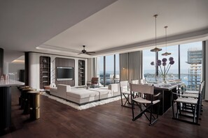 Minibar, in-room safe, desk, laptop workspace - The Yacht Hotel by DC (Ha Long)