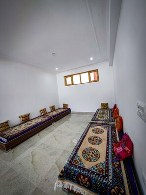 Living area - Hotel Hill Top Heaven (Leh)