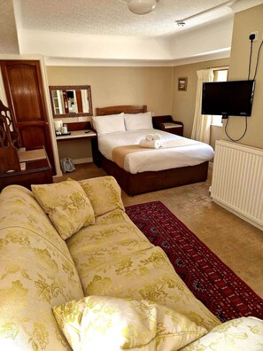 Standard Double Room | Desk, iron/ironing board, free WiFi, bed sheets - Rose Tor (Llandudno)