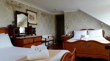 Family Double or Twin Room | Desk, iron/ironing board, free WiFi, bed sheets