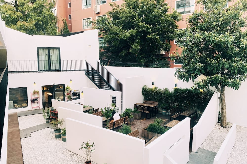 Hidden Garden International Youth Hostel - Oriental Pearl & Lujiazui